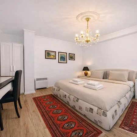 Garden With Kitchen & Bbq - Kindstay Prague Airport アパート *