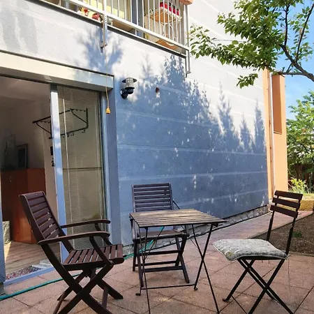 アパート Garden With Kitchen & Bbq - Kindstay Prague Airport