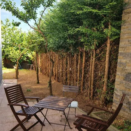 Garden Studio With Kitchen & Bbq - Kindstay Suites Prague Airport Apartment Tuchomerice
